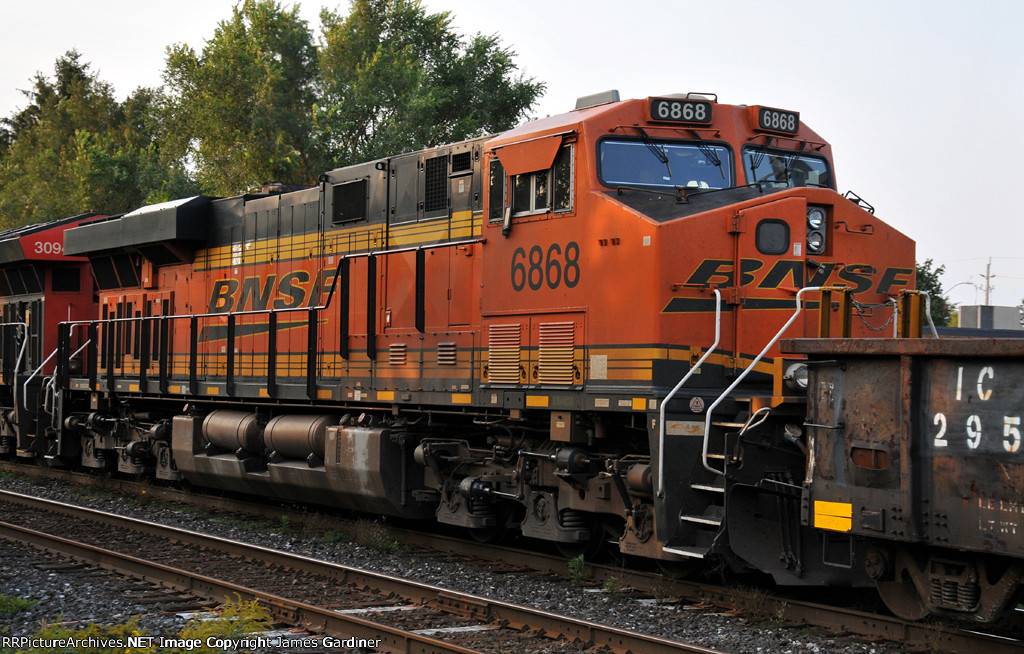 BNSF 6868